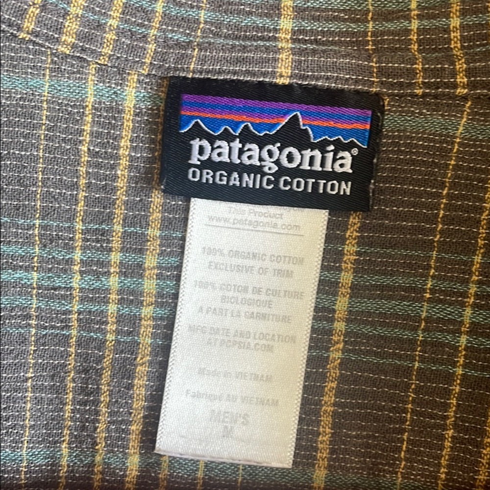 Organic cotton button down men’s Patagonia shirt size medium